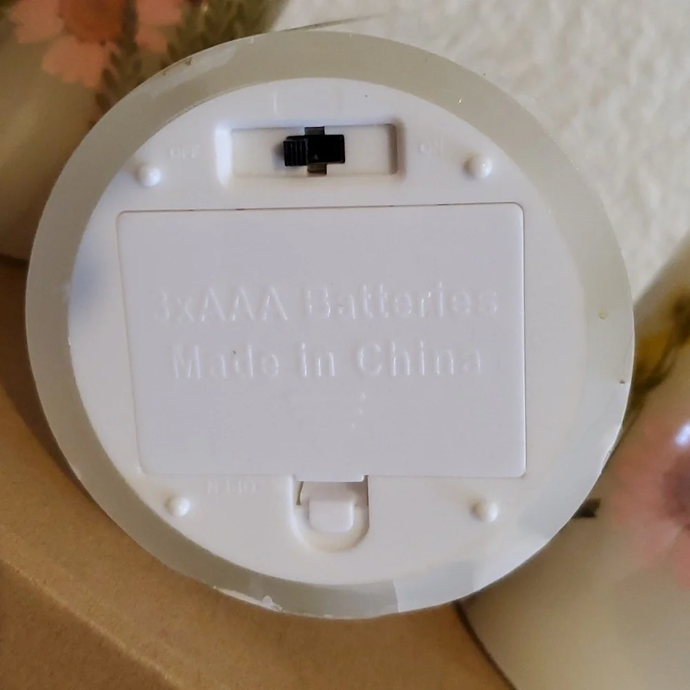 White Wax Floral Battery Candles W/Remote Moving flameless LED Timer (3 )NEW!